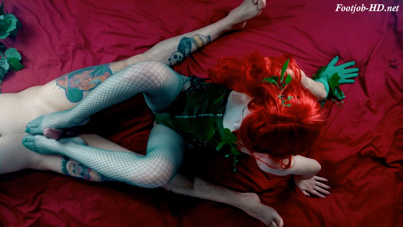 Poison Ivy Cosplay – Amazing Footjob – QueenMolly